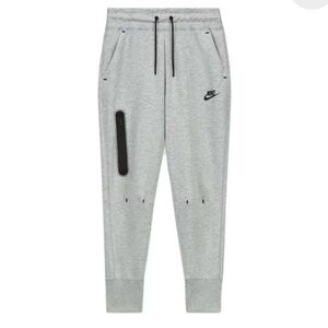 Nike Sportwear tech fleece pants grey women’s medium EUC